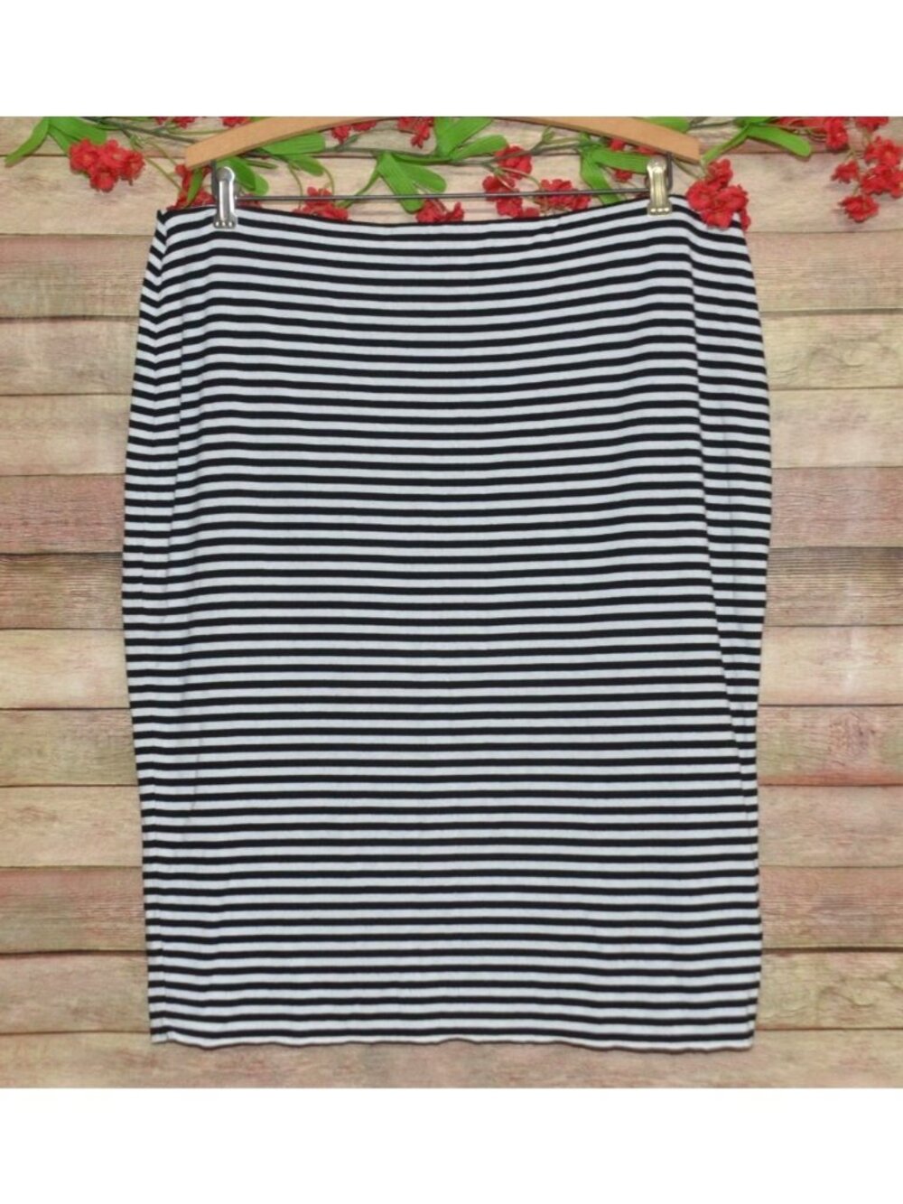 Vince Camuto Skirt Womens 1X Black White Stripe Stretch Knit Pencil Plus Size